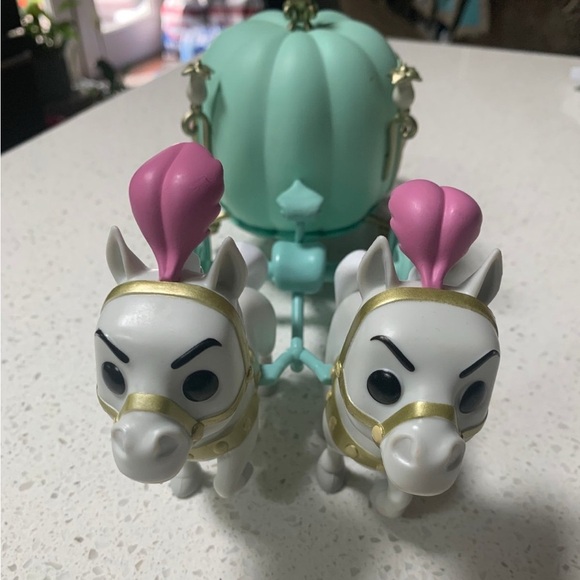 Funko collectible Cinderella carriage - Picture 2 of 5